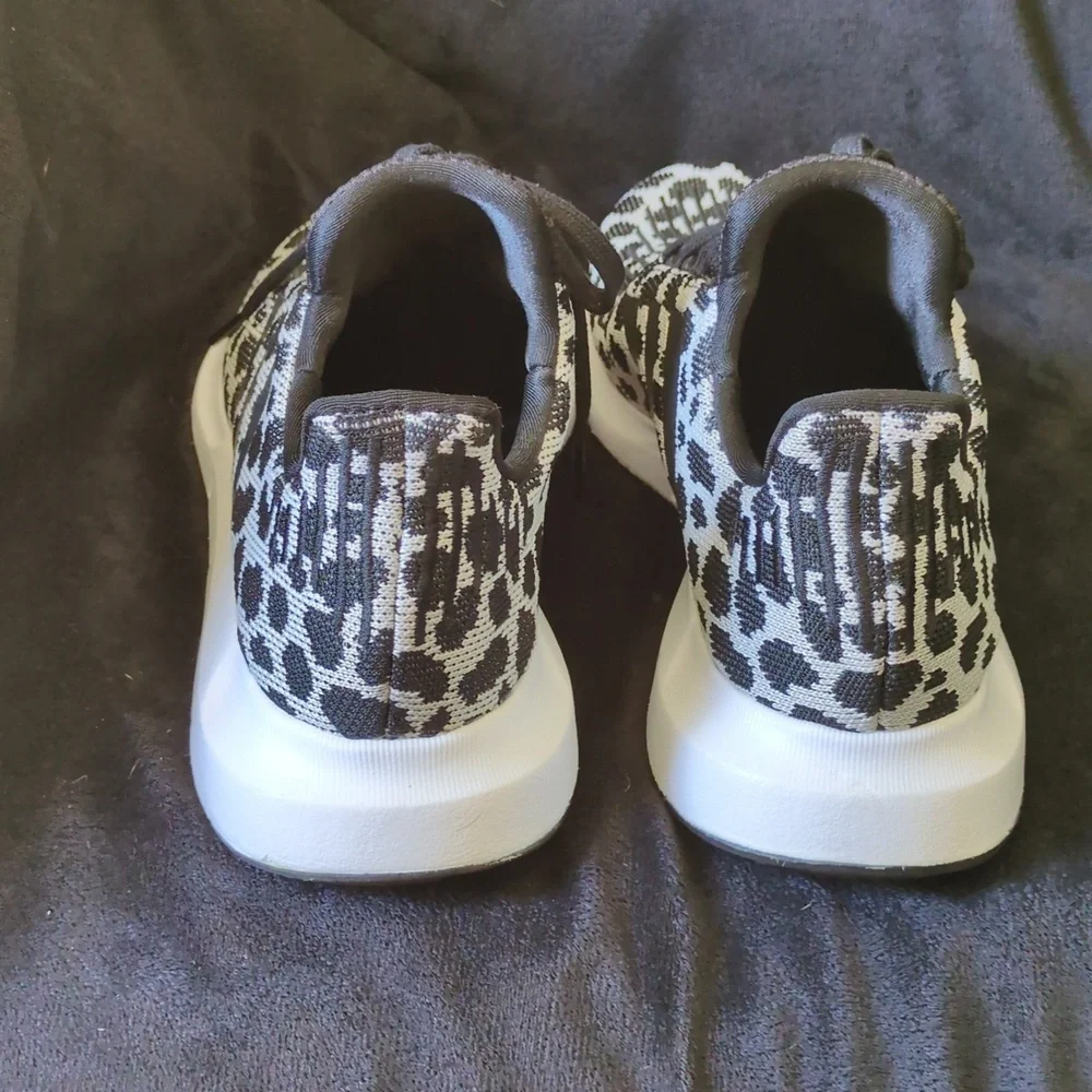 Adidas Swift Run 1.0 Women's Sz 8.5 - Picture 4 of 6